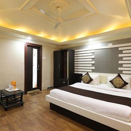 Hotel Loyal Residency Jamnagar Exterior photo