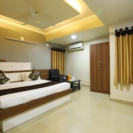 Hotel Loyal Residency Jamnagar Exterior photo
