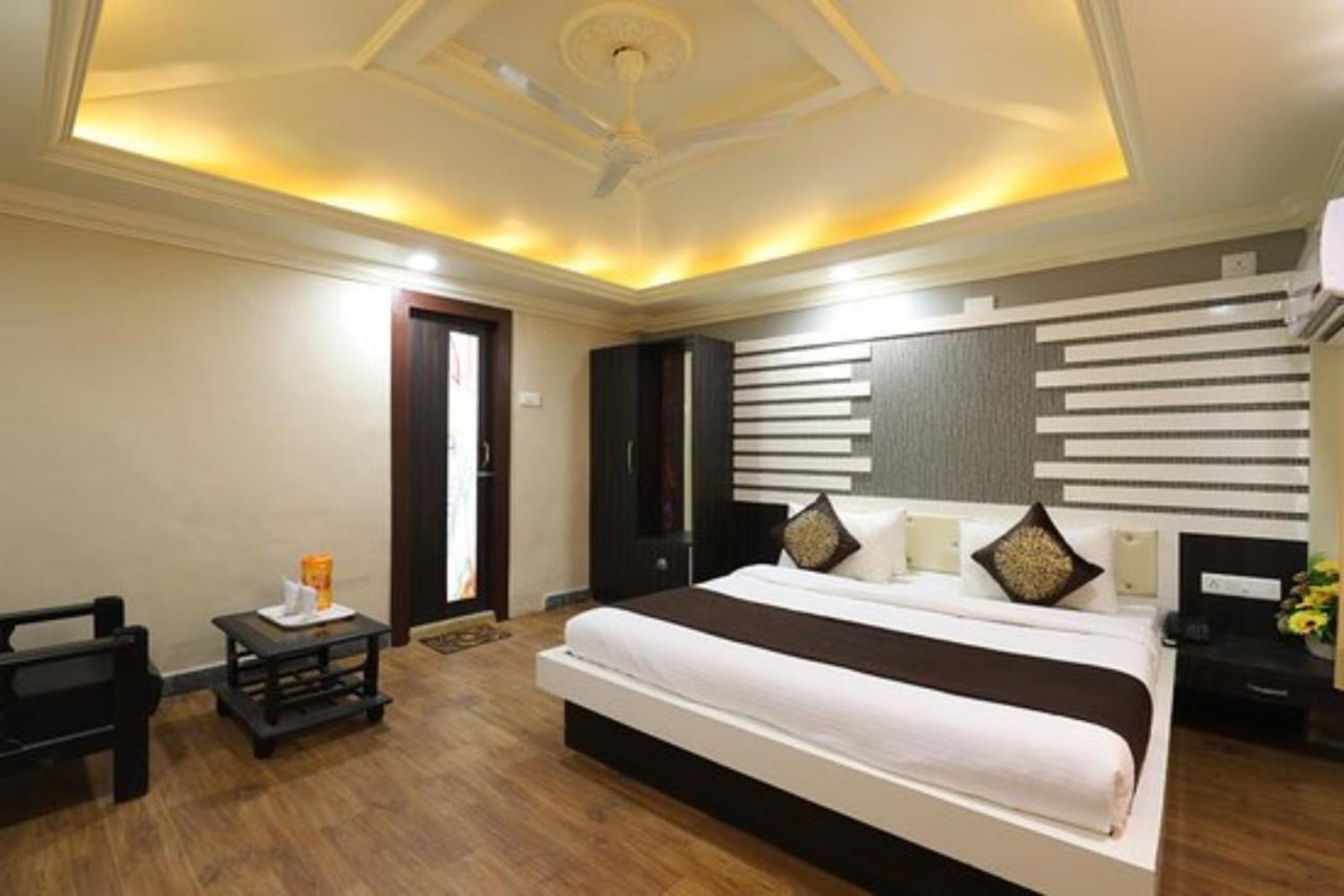 Hotel Loyal Residency Jamnagar Exterior photo
