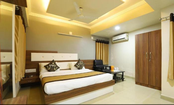 Hotel Loyal Residency Jamnagar Exterior photo