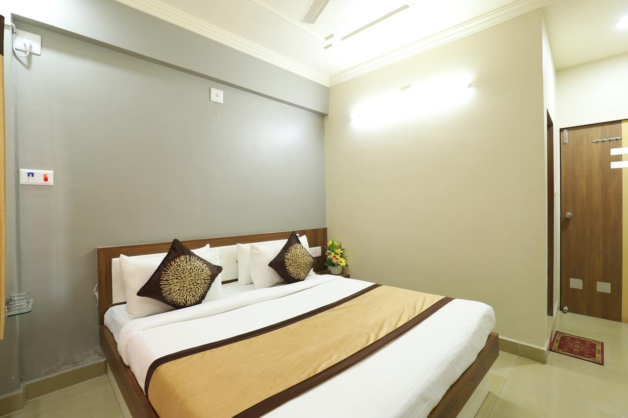 Hotel Loyal Residency Jamnagar Exterior photo