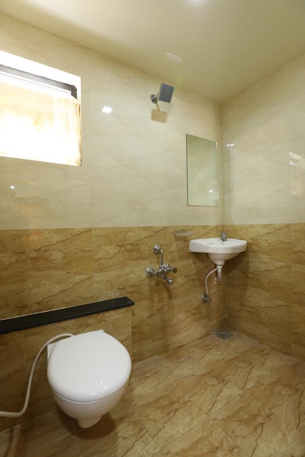Hotel Loyal Residency Jamnagar Exterior photo