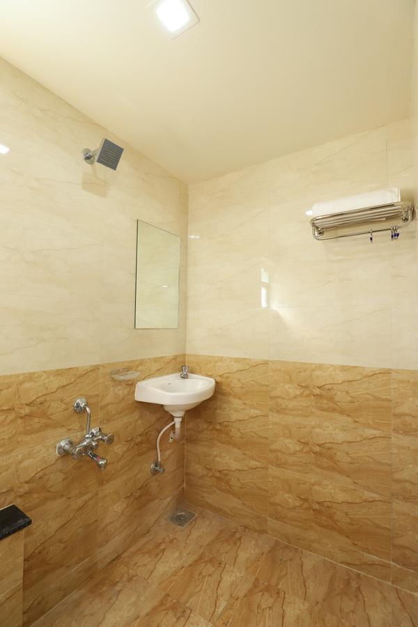 Hotel Loyal Residency Jamnagar Exterior photo