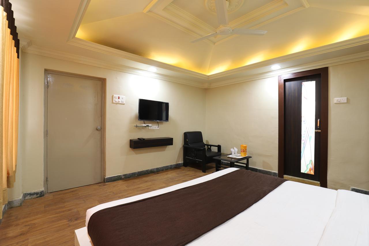 Hotel Loyal Residency Jamnagar Exterior photo