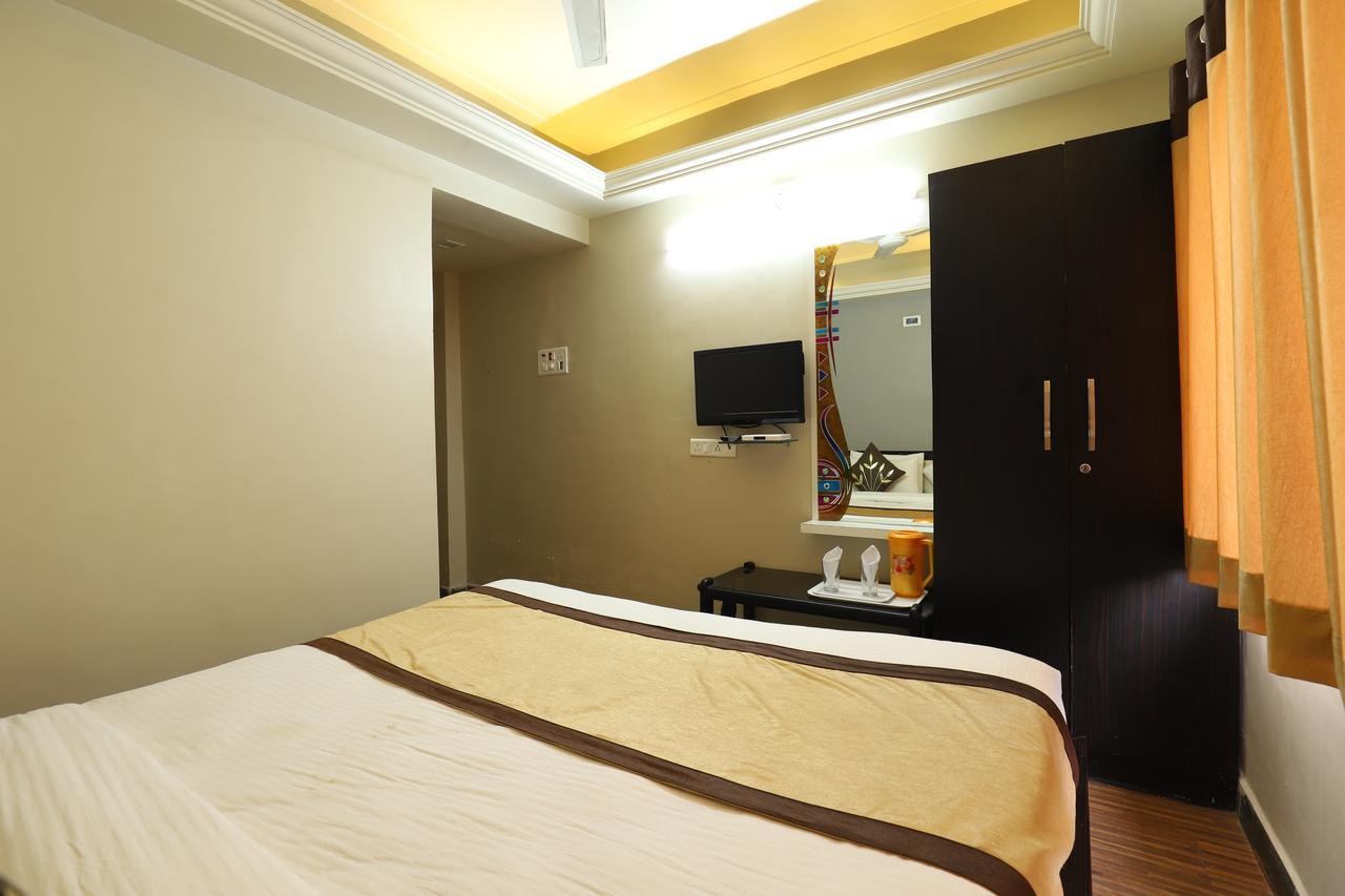 Hotel Loyal Residency Jamnagar Exterior photo